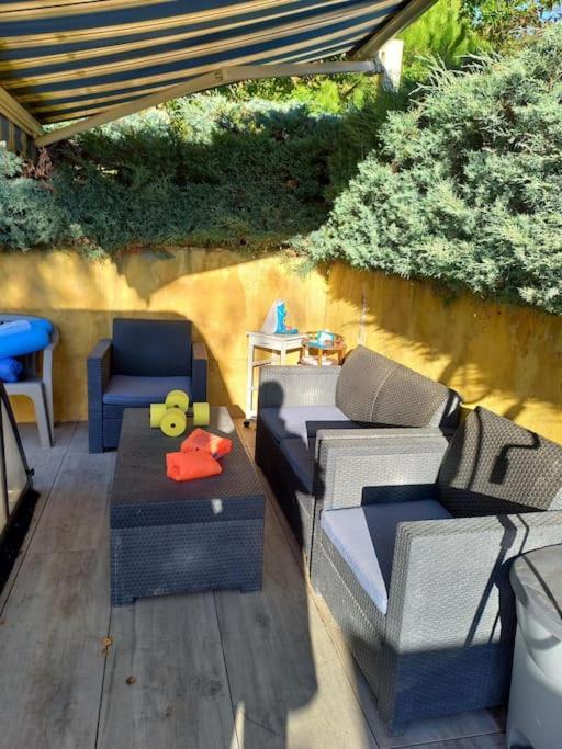 Bas De Villa, 2 Terrasses, Piscine, Spa, Sauna... Neffes Exterior photo