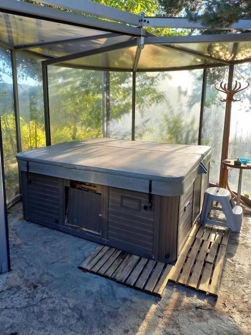 Bas De Villa, 2 Terrasses, Piscine, Spa, Sauna... Neffes Exterior photo